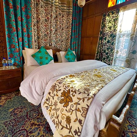 Lake Palace Group Of House Boats Srinagar  Bagian luar foto