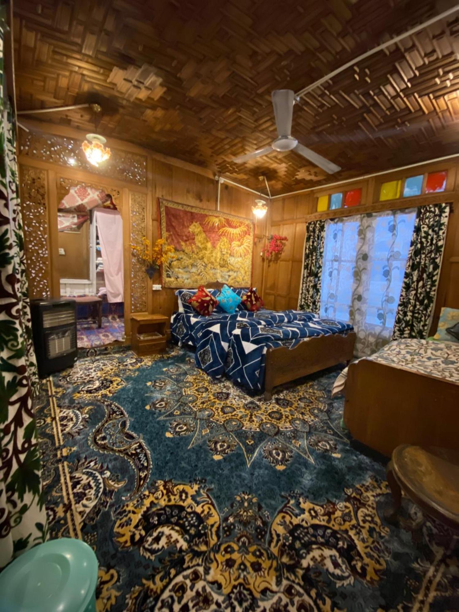 Lake Palace Group Of House Boats Srinagar  Bagian luar foto