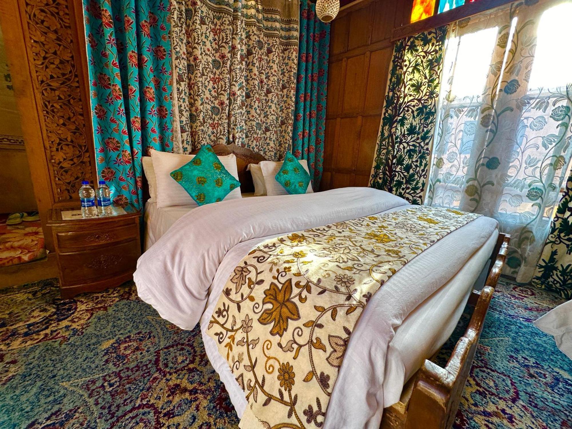 Lake Palace Group Of House Boats Srinagar  Bagian luar foto