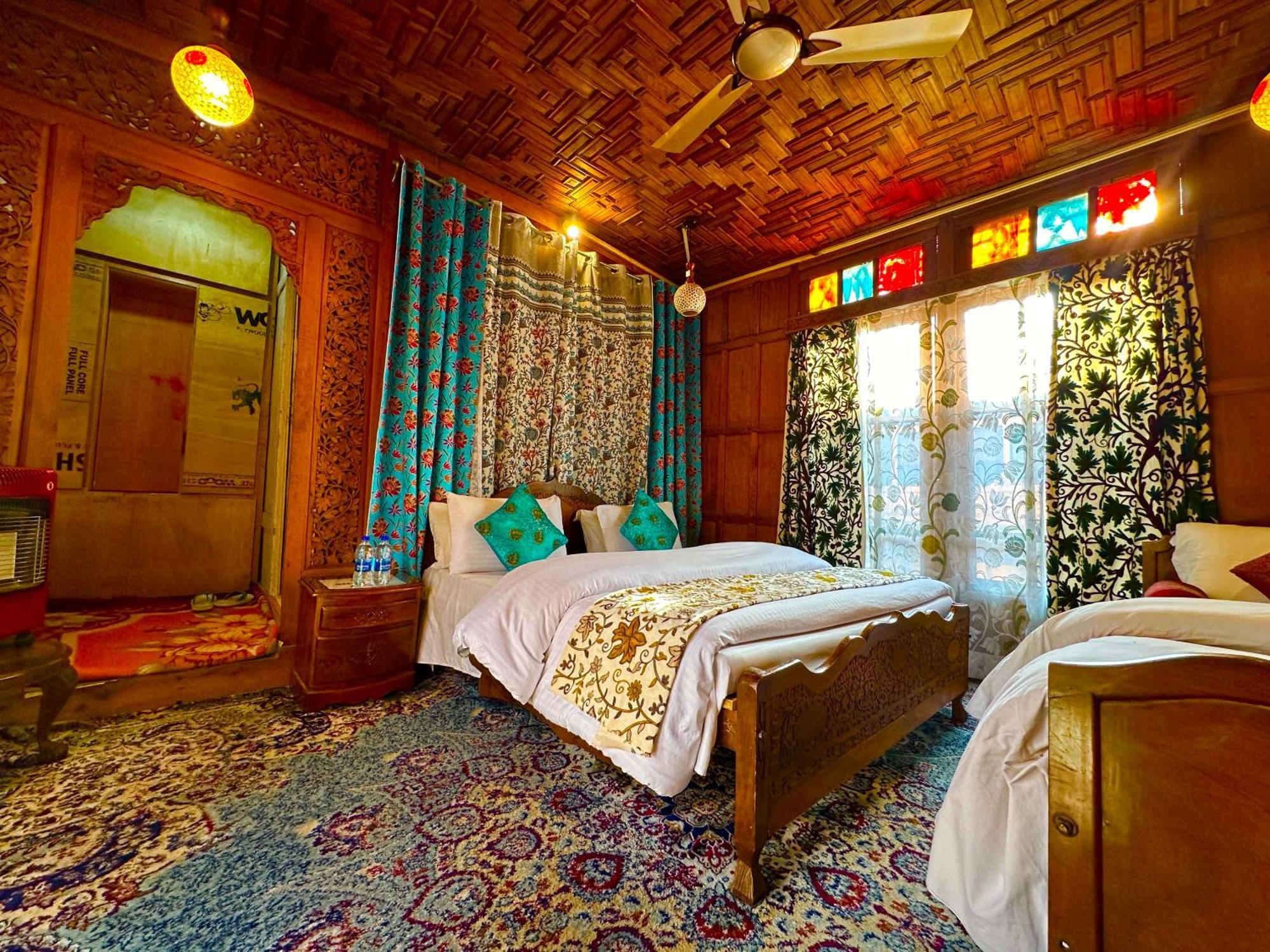 Lake Palace Group Of House Boats Srinagar  Bagian luar foto