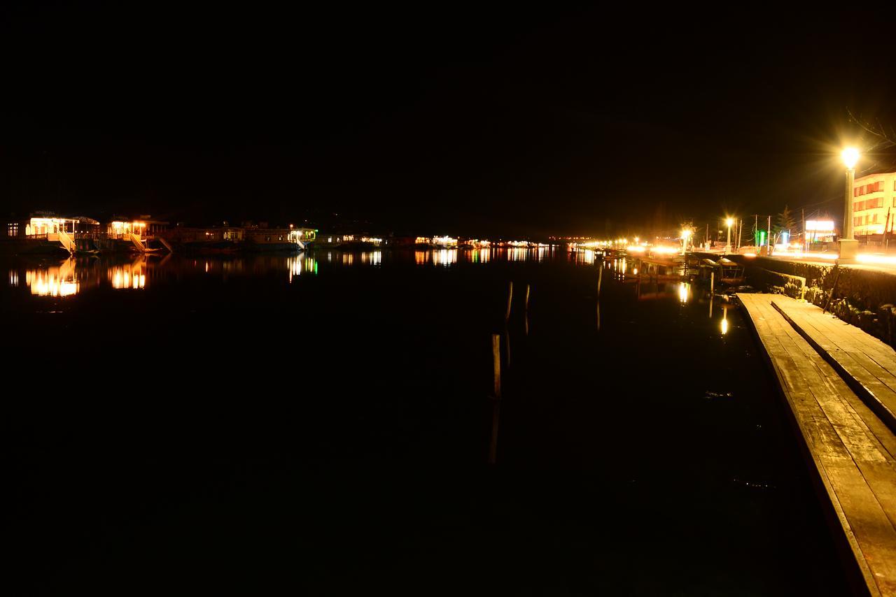 Lake Palace Group Of House Boats Srinagar  Bagian luar foto
