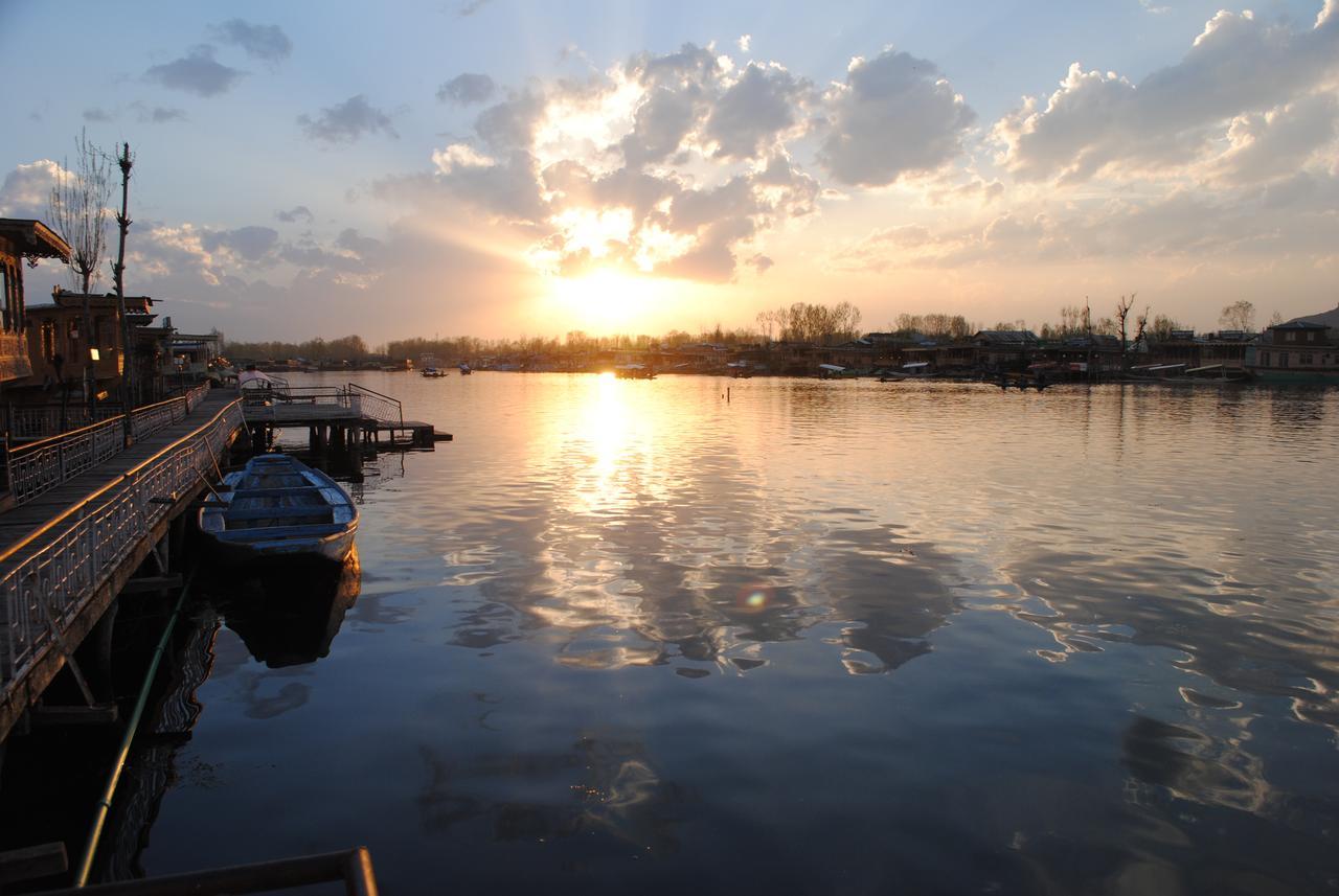 Lake Palace Group Of House Boats Srinagar  Bagian luar foto