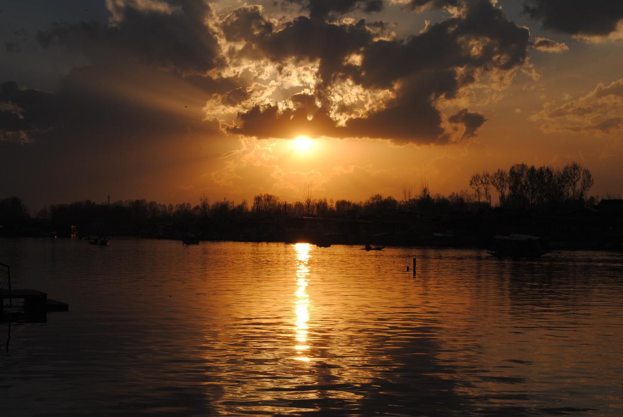 Lake Palace Group Of House Boats Srinagar  Bagian luar foto