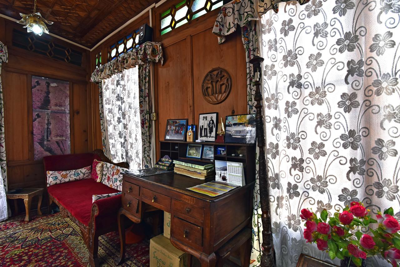 Lake Palace Group Of House Boats Srinagar  Bagian luar foto