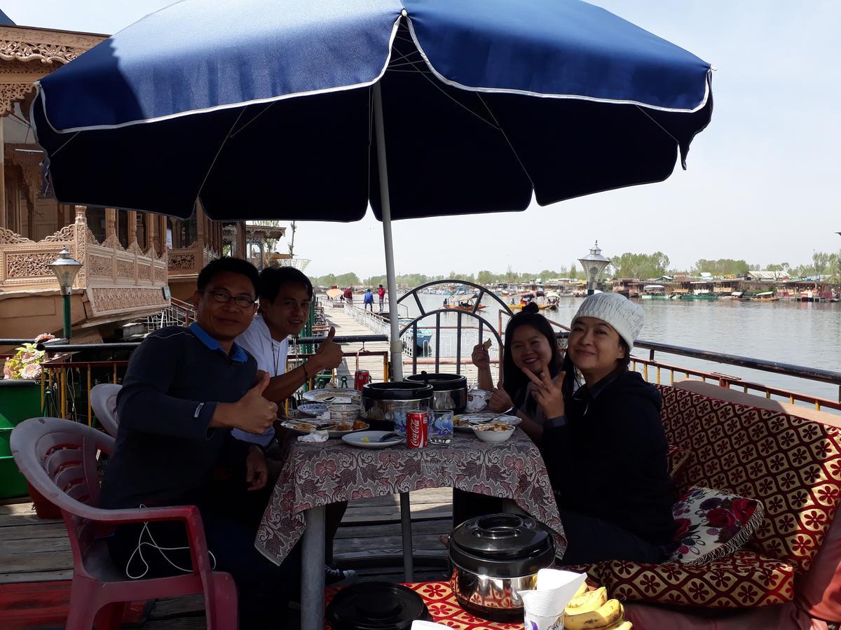 Lake Palace Group Of House Boats Srinagar  Bagian luar foto